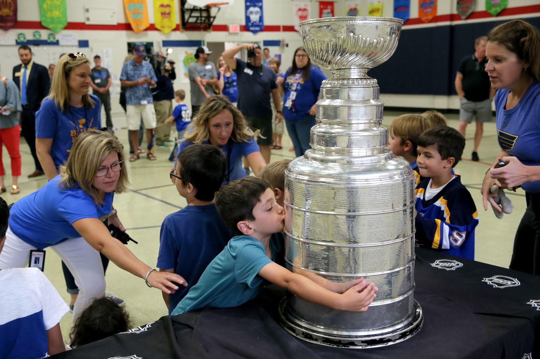 Stanley Cup visits Barretts Elementary